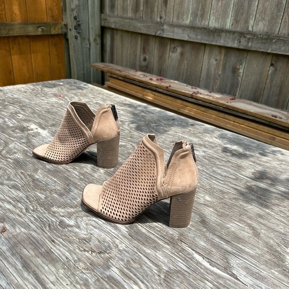 Vince Camuto Women's Katnina Booties - Size 4 - Picture 5 of 10